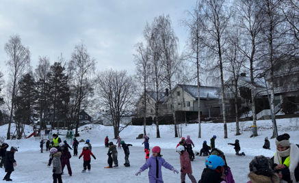 Foto: Hege Teigland En gruppe mennesker som står på ski
