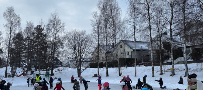 Foto: Hege Teigland En gruppe mennesker som står på ski