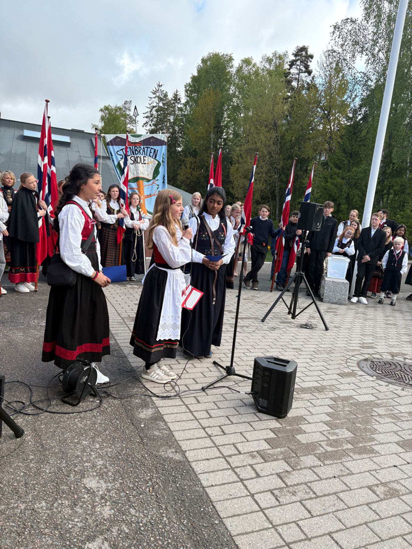 Foto: Stine Susanne Domaas En gruppe mennesker i klær