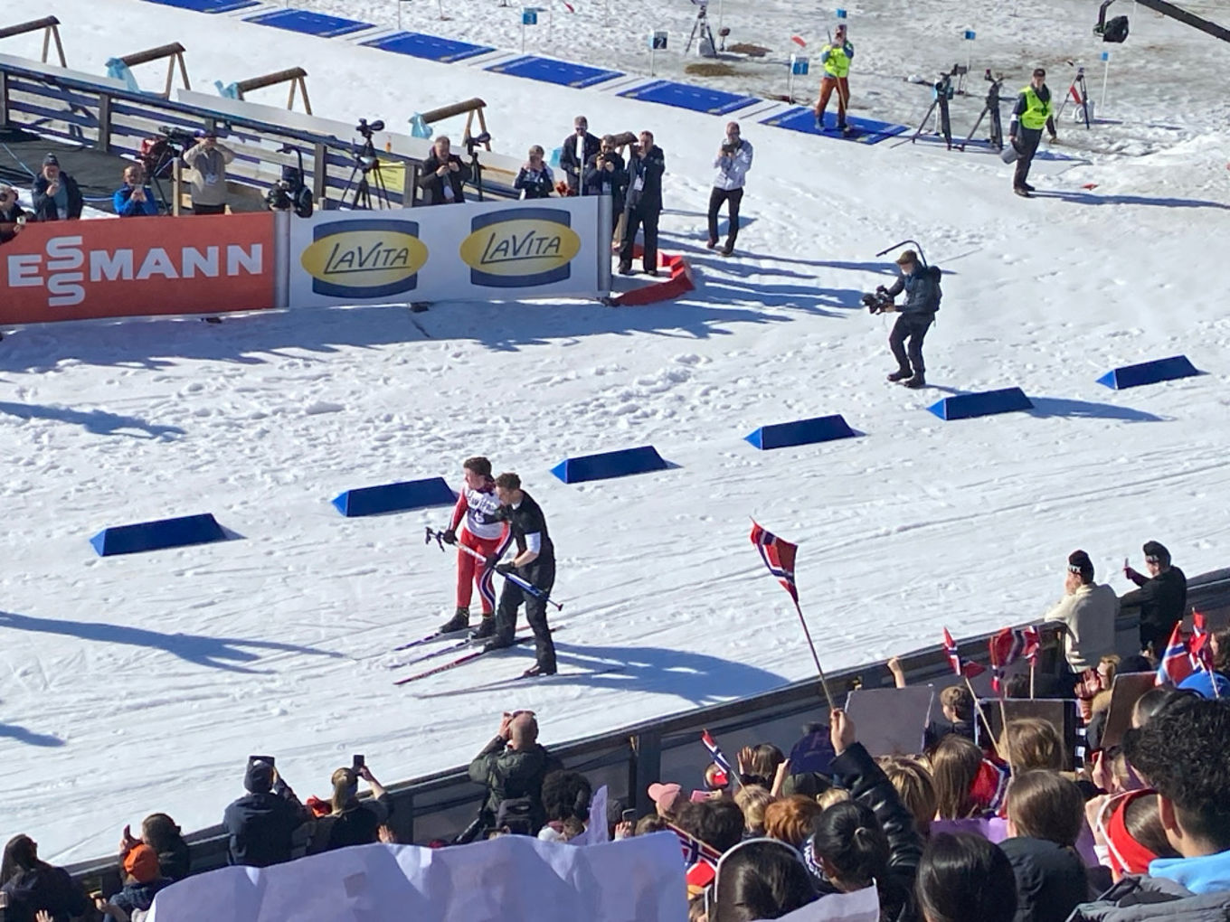 Foto: Ragnhild Beate Boge En gruppe mennesker som står på ski på snøen