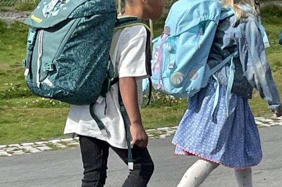 To elever på første skoledag
